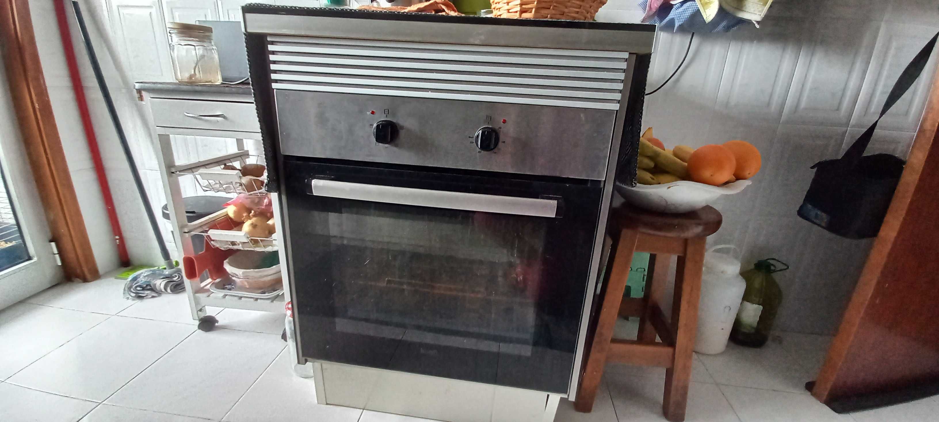 Forno com movel em preto