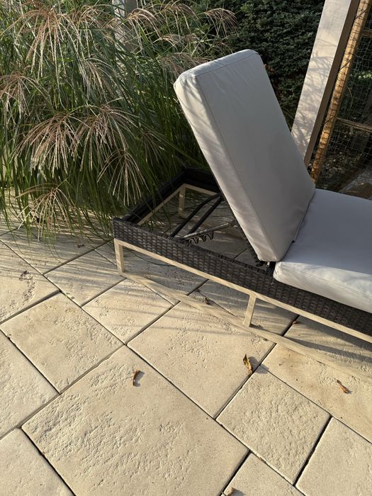 Zestaw stol krzesla i lezak technorattan na taras balkon