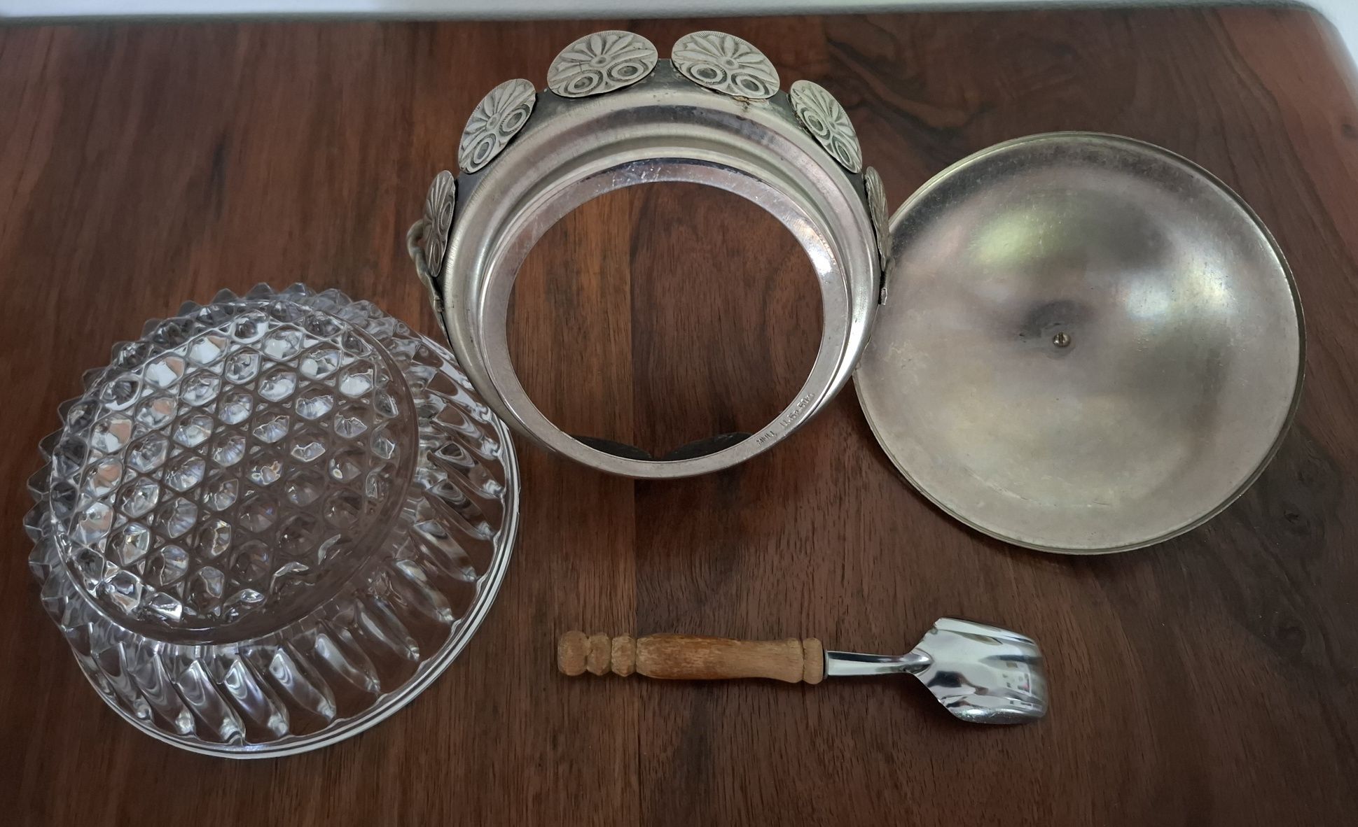 Cukiernica plater PRL z oryginalnym wkładem, pokrywą i łyżeczką sygn.