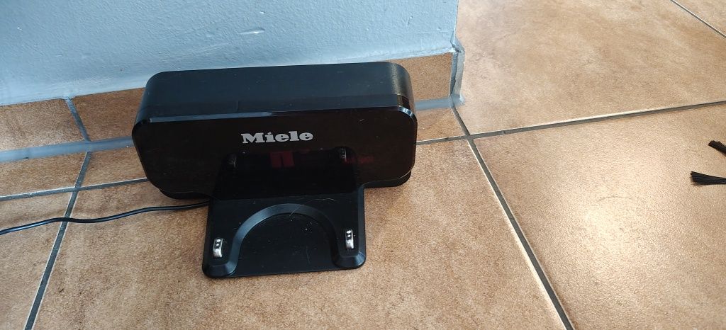 Odkurzacz robot MIELE SCOUT XR 2. Pilot