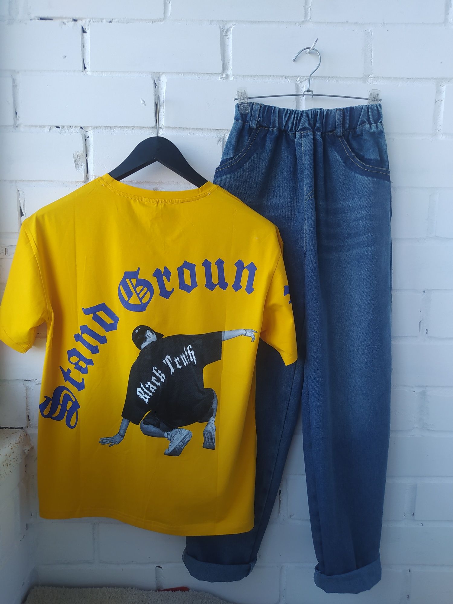 Модные детские футболки и джинсы для мальчиков подростков