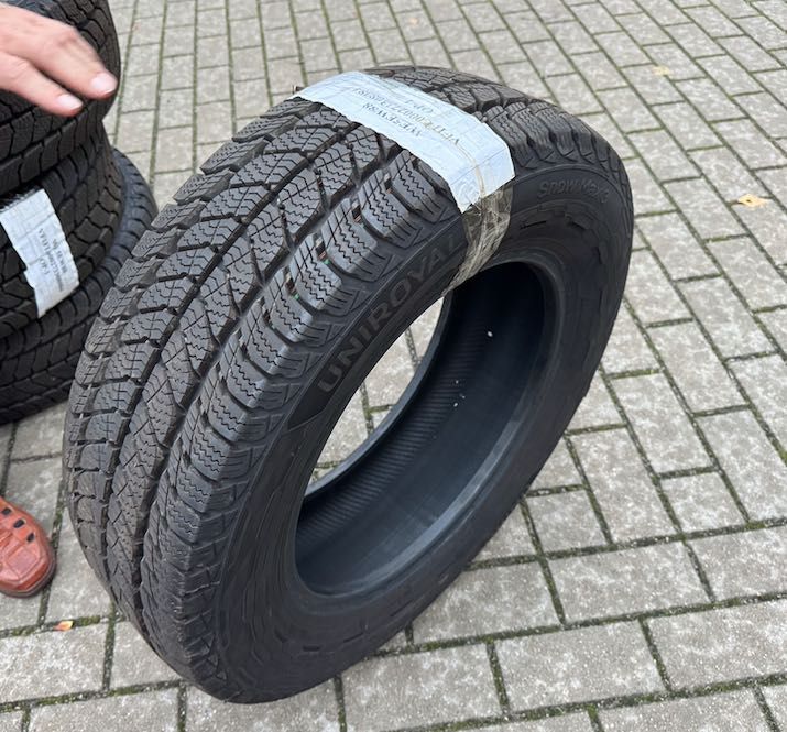 4x Opony Zimowe Nowe/DEMO 215/65 R 16 C 109/107 UNIROYAL