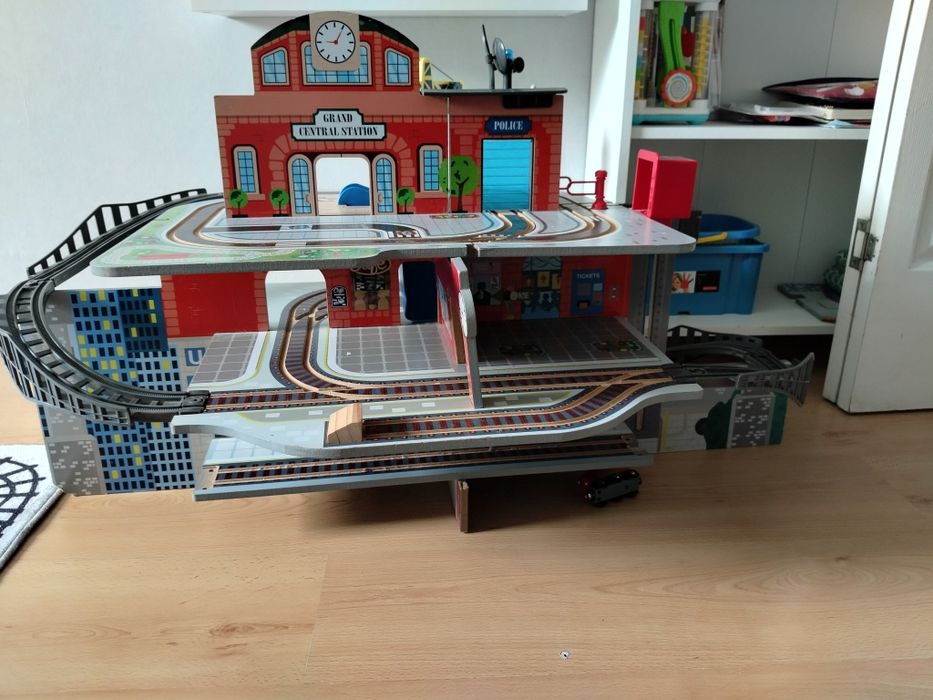 Drewniany Dworzec kolejowy/centrum logistyczne