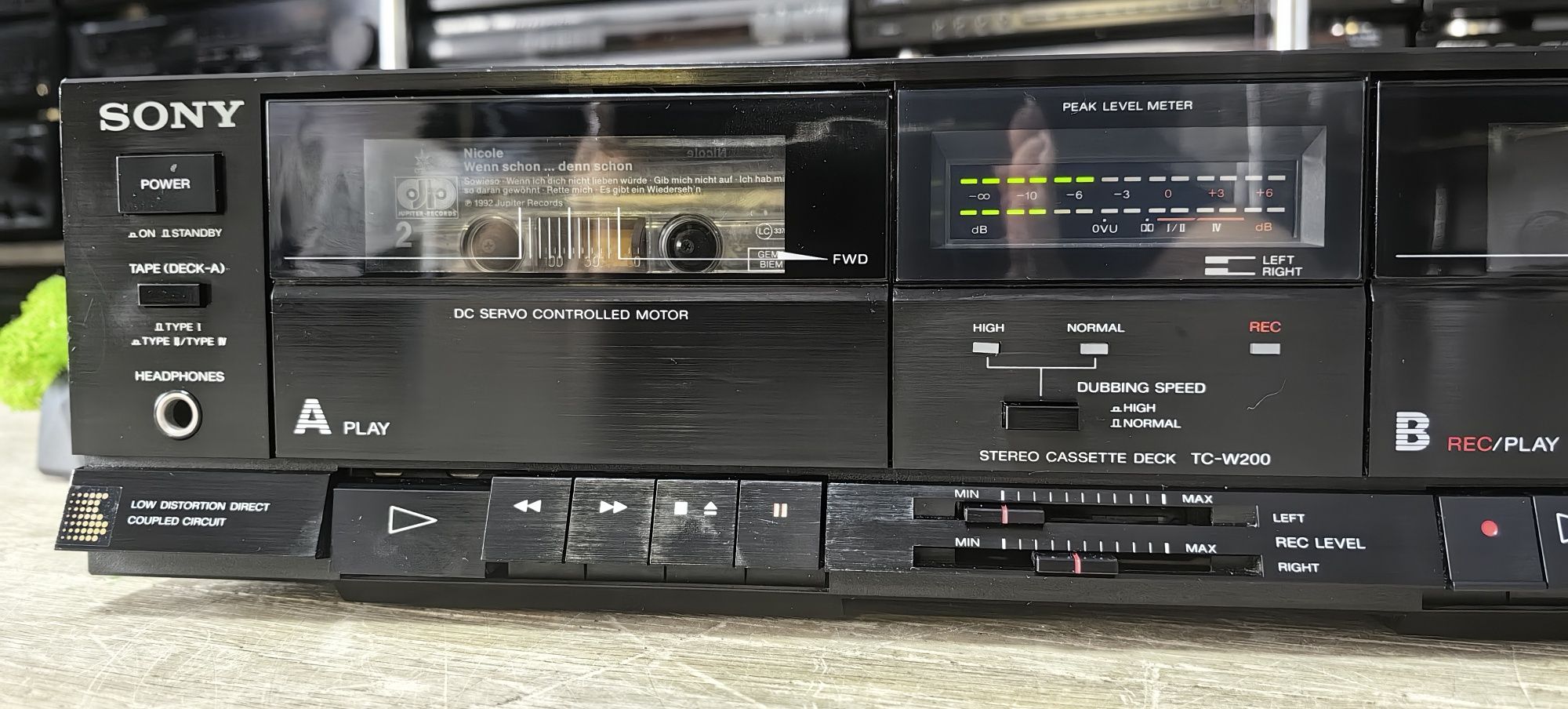 Касетний програвач Sony TC-W200