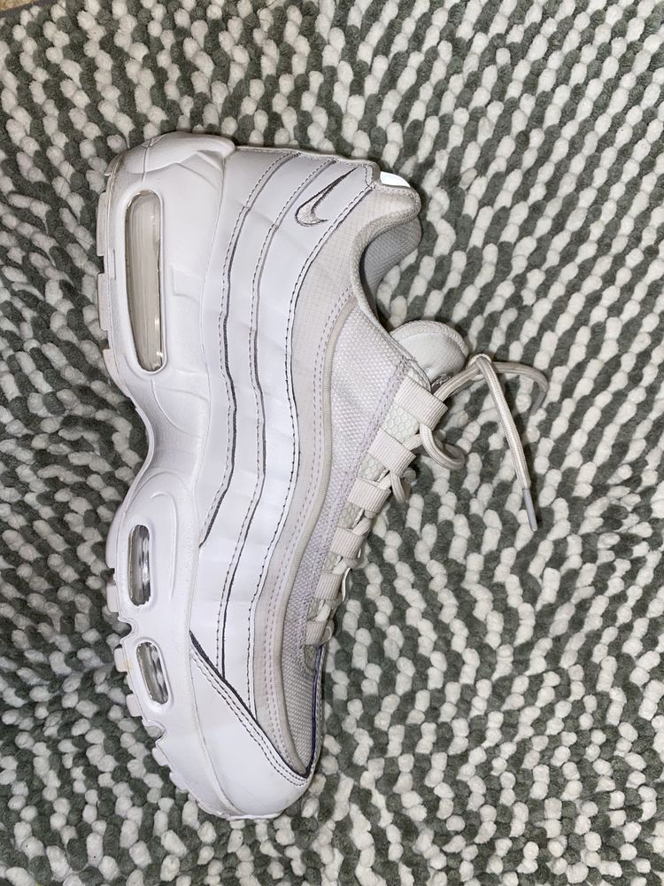 Nike Air Max 95 Essencial