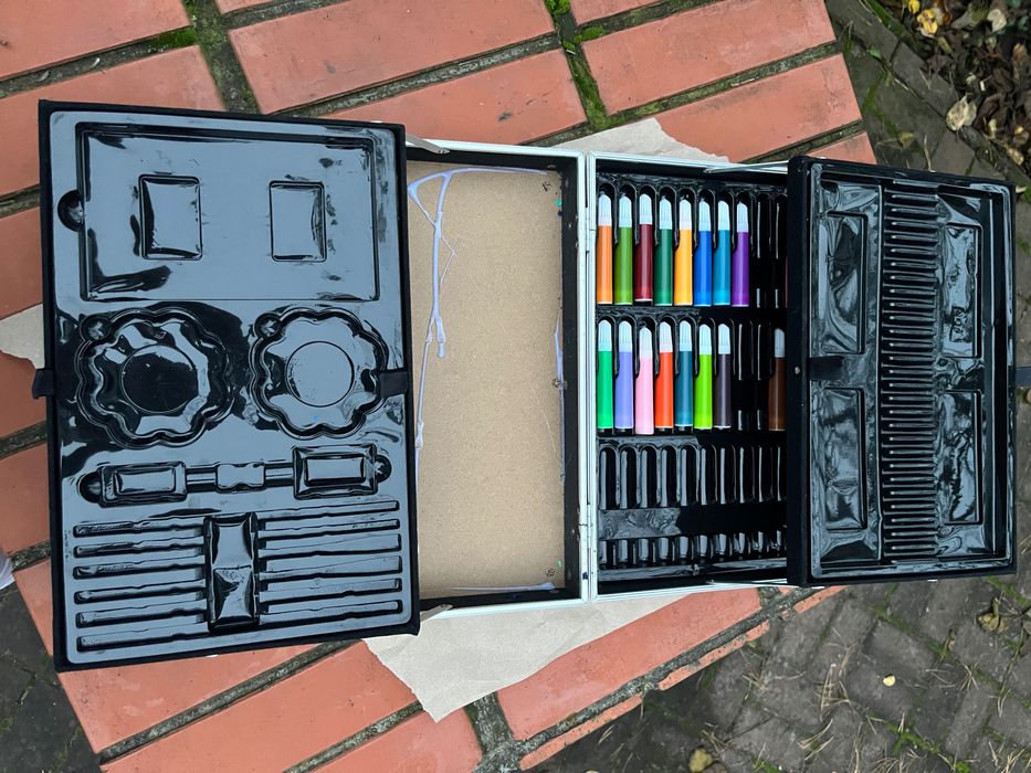 Чемодан з під фломастерів