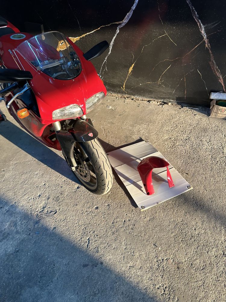 Ducati 748 em bom estado