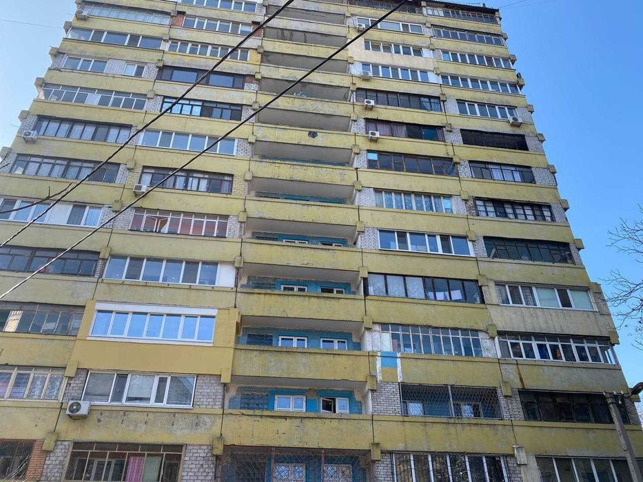 Продам 1 комн  гостинку Тополинная 10