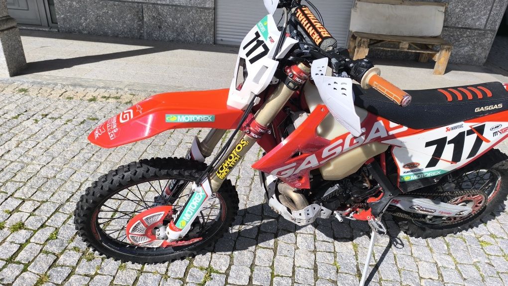 Gasgas ec300 GP 2018

-Moto com 250h
-Suspensões preparadas nível 1 LC