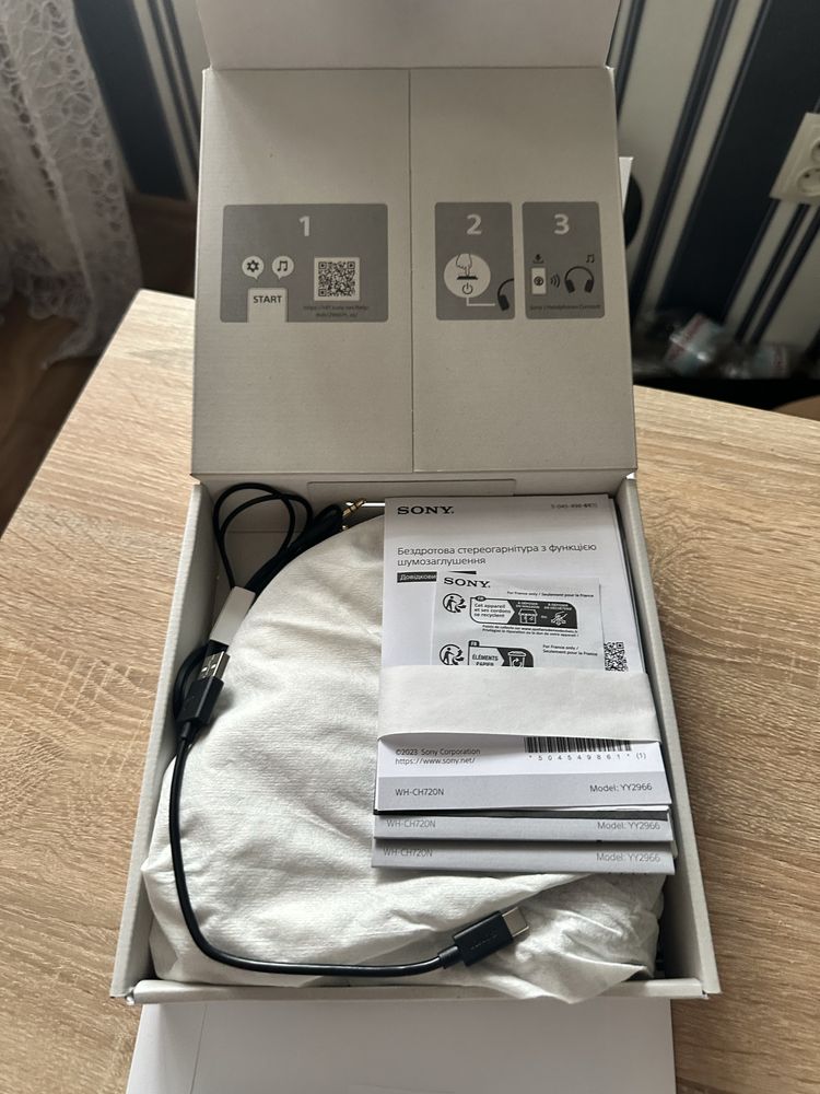 Продаю навушники Sony WH-CH720N