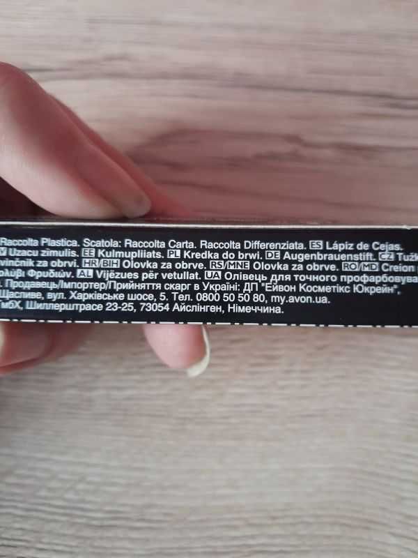 Kredka do brwi Avon Micro Fine 0,13g Light Brown.