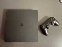 Продам свою Play Station 4 Slim 500 gb; 2 gamepad; PS аккаунт