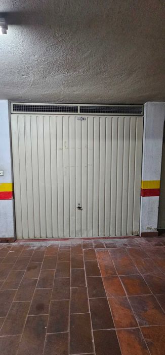 Garagem em Massamá