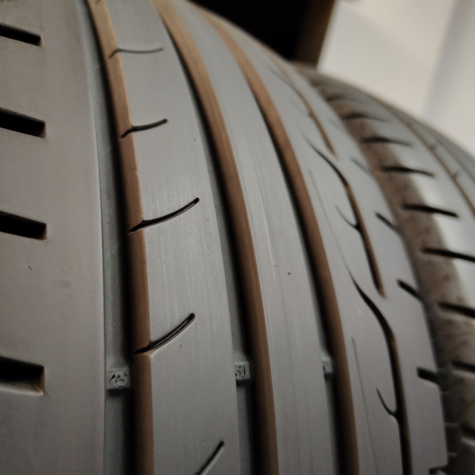 225/45/19 XL Sprzedam parę opon letnich Dunlop