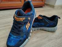 Продам наші кроси Skechers