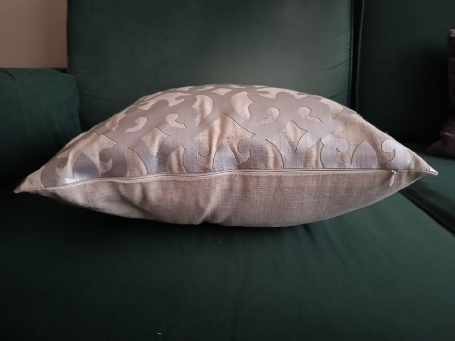 Almofada Tecido Alinhado c/ Aplicação Prata 45x45cm - Nova