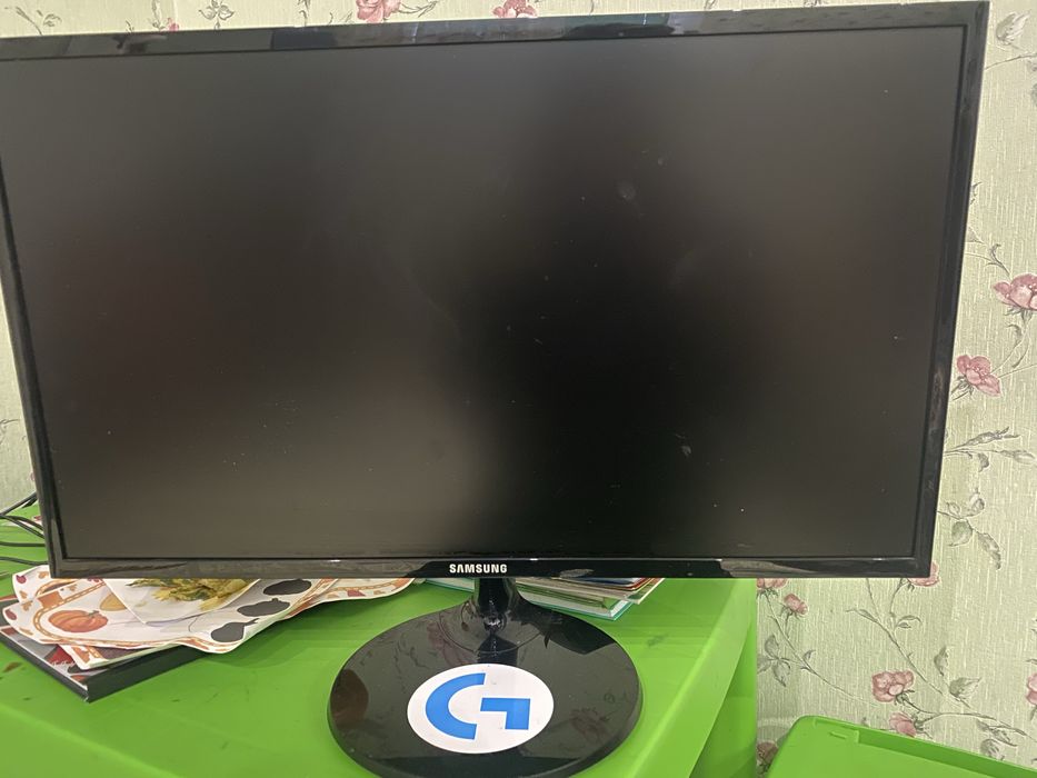 Монітор Samsung S24F350F, модель LS24F350FHIXCI (или S24F350FHI)