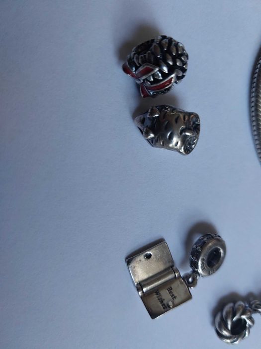 Oryginalna PANDORA srebrna z zawieszkami