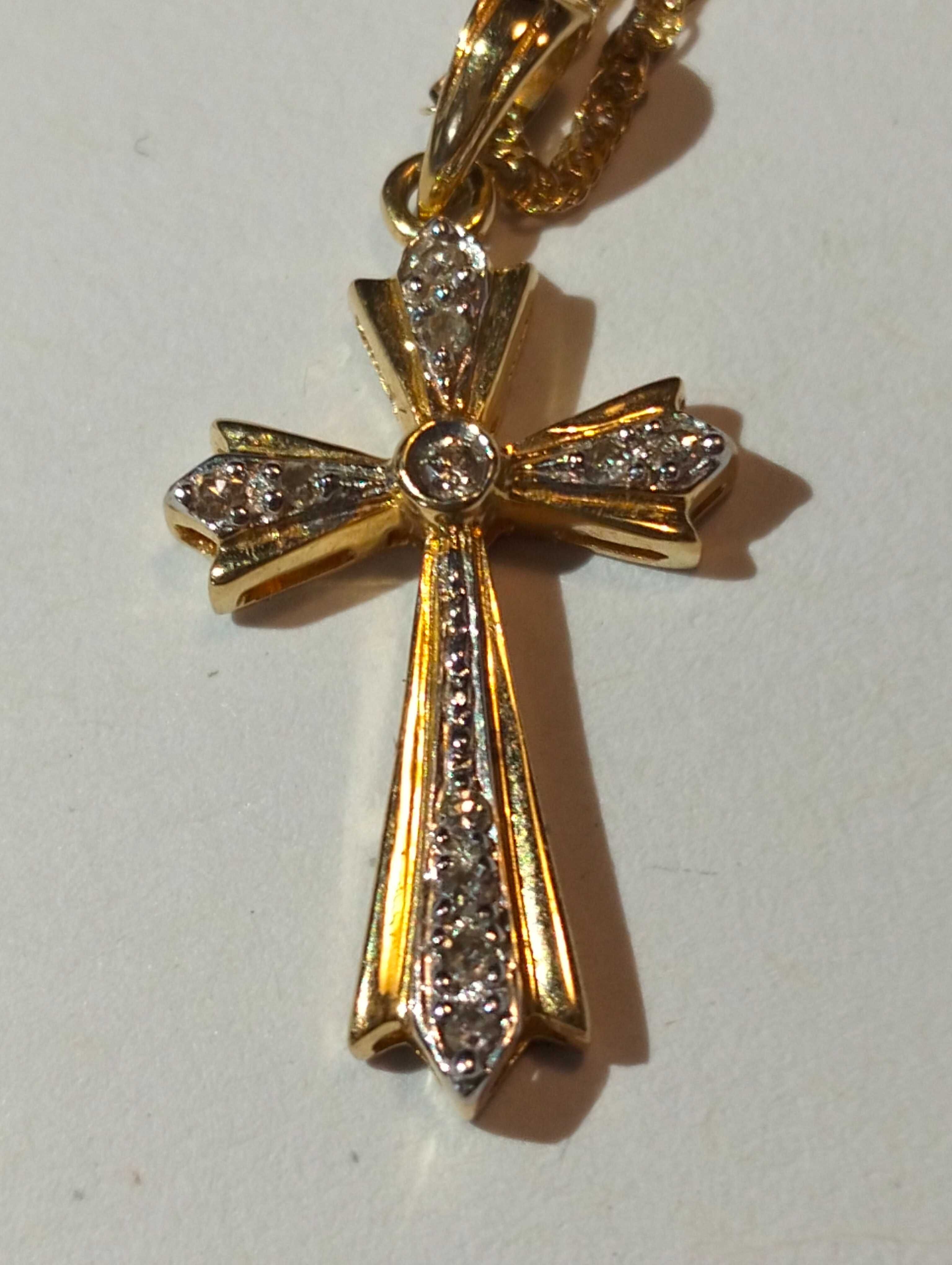 18 ct. Złoty krzyżyk z brylantami plus łańcuszek