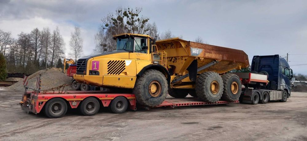 Transport maszyn koparek laweta niskopodwoziowa platforma