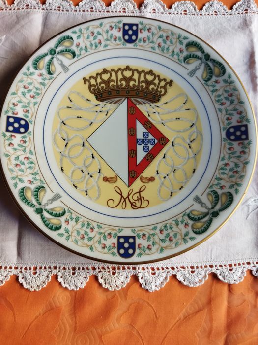 Prato decorativo em homenagem a dona Francisca de Herédia de Bragança