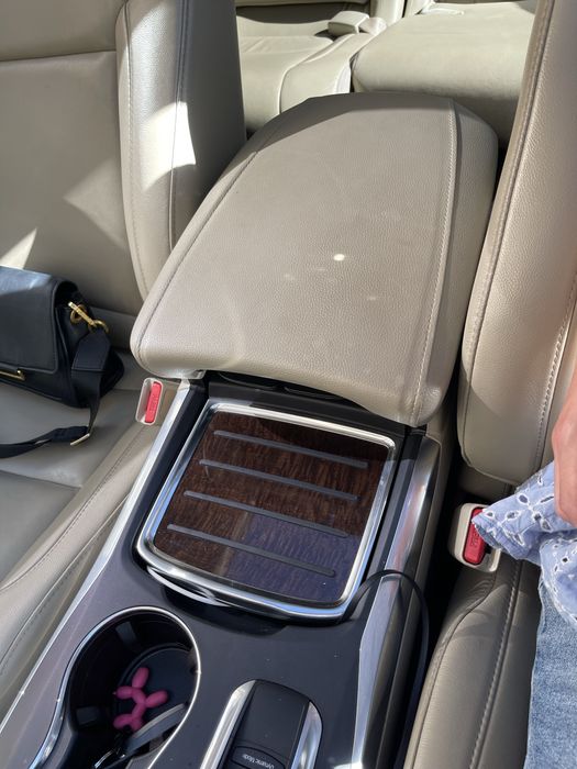 Автомобіль Acura MDX Акура