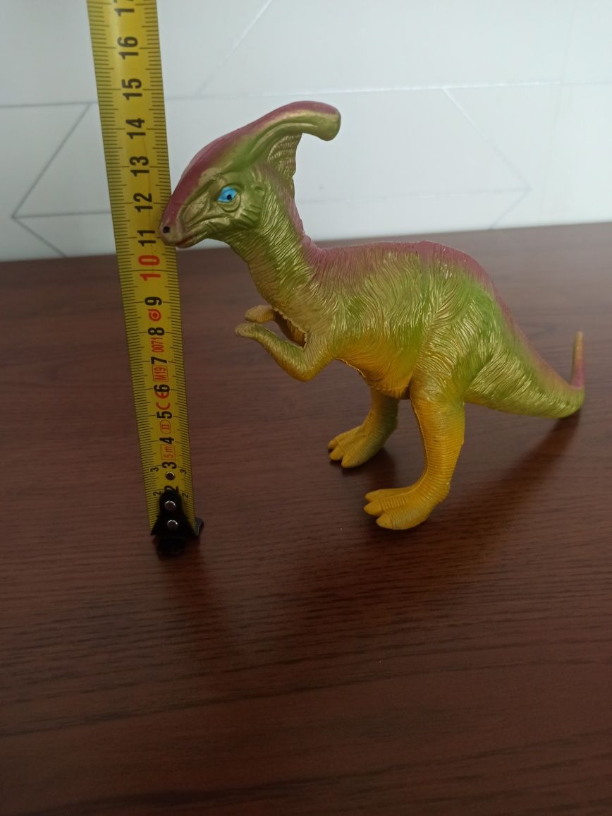 Duża figurka dinozaura.