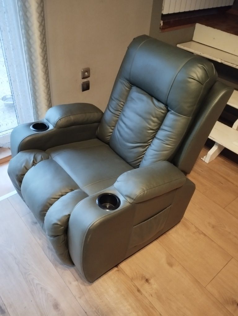 Fotel bujany, rozkładany z funkcją masażu. Jak nowy !!!