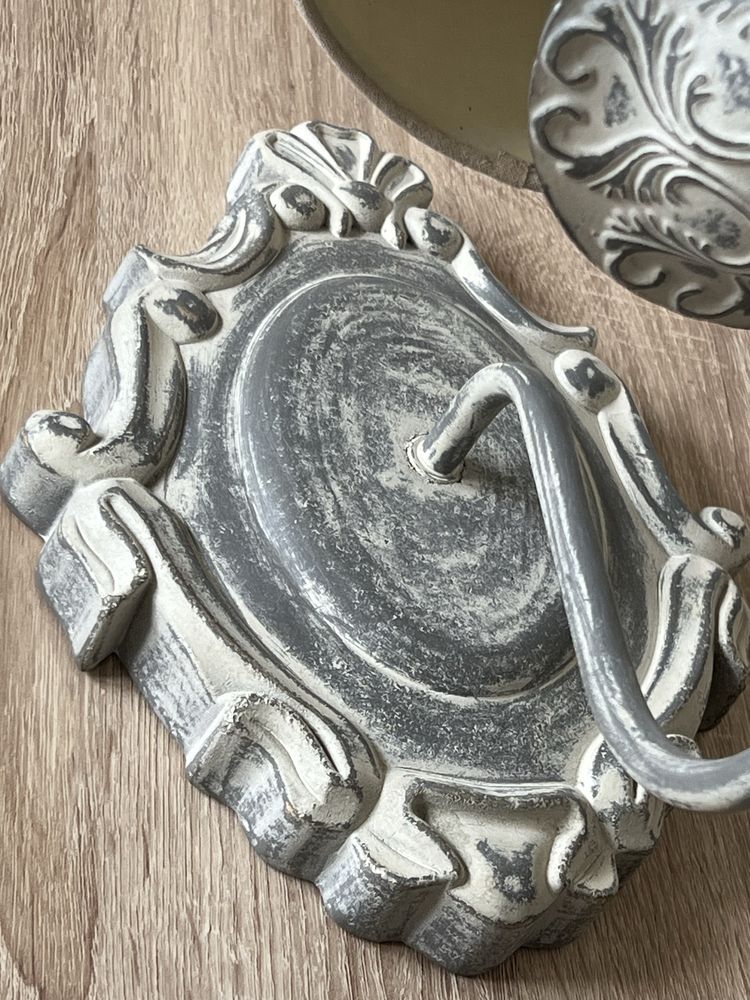 Kinkiet w stylu prowansalskim shabby chic