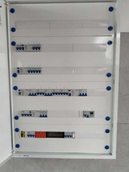 Usługi elektryczne, elektryk.