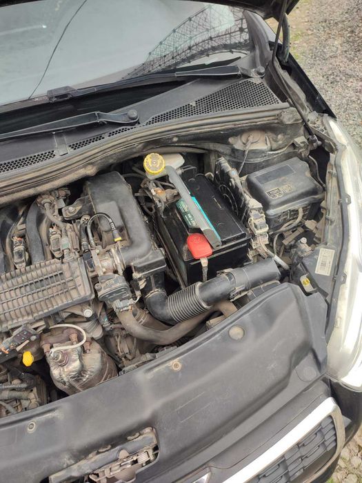 продам ПЕЖО 208 2014 р на автоматі  з малим пробігом