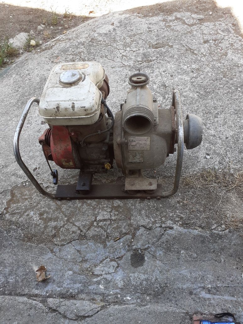 Vende-se  bomba de água