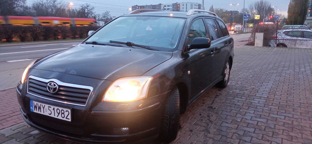 Toyota Avensis kombi 1.8 LPG gaz klima hak grzane d.. opłacona sprawna