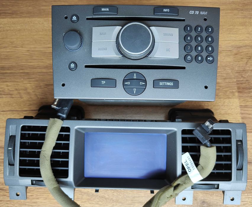 Radio CD70 NAVI + wyświetlacz kolor z ramką + Kabel RGB Opel Vectra C