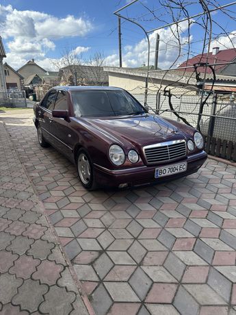 Mercedes-Benz W210