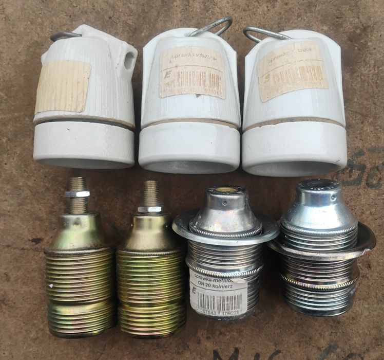 Stare ceramiczne oprawki do żarówek - 7 sztuk.