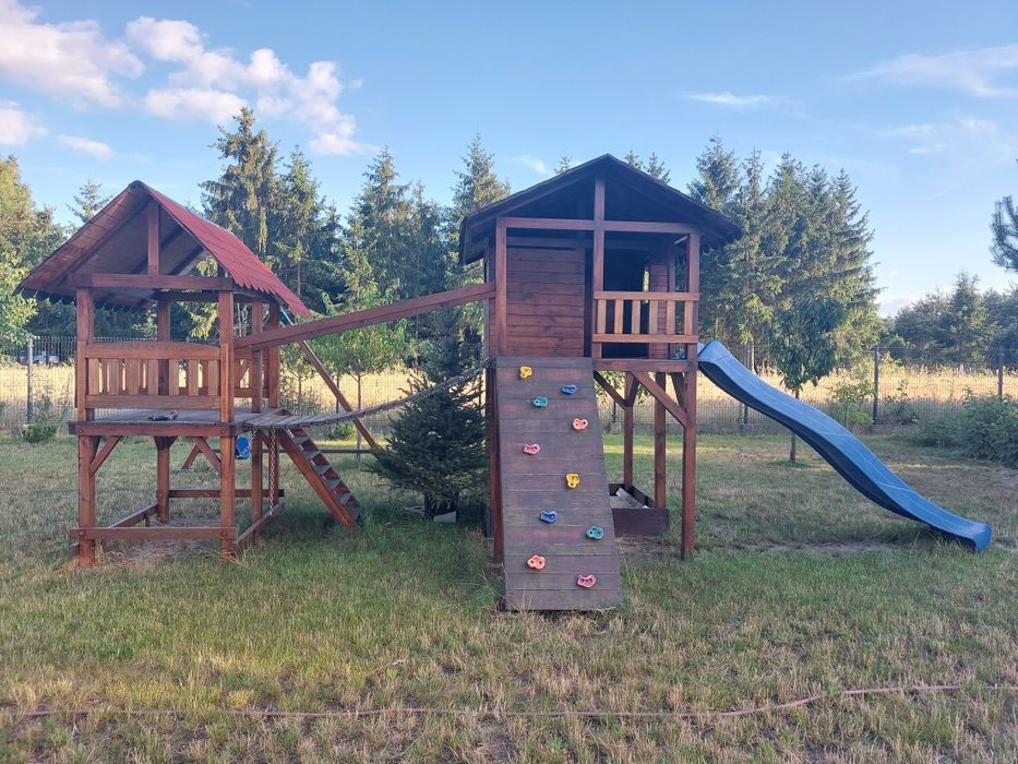 Drewniany domek dla dzieci