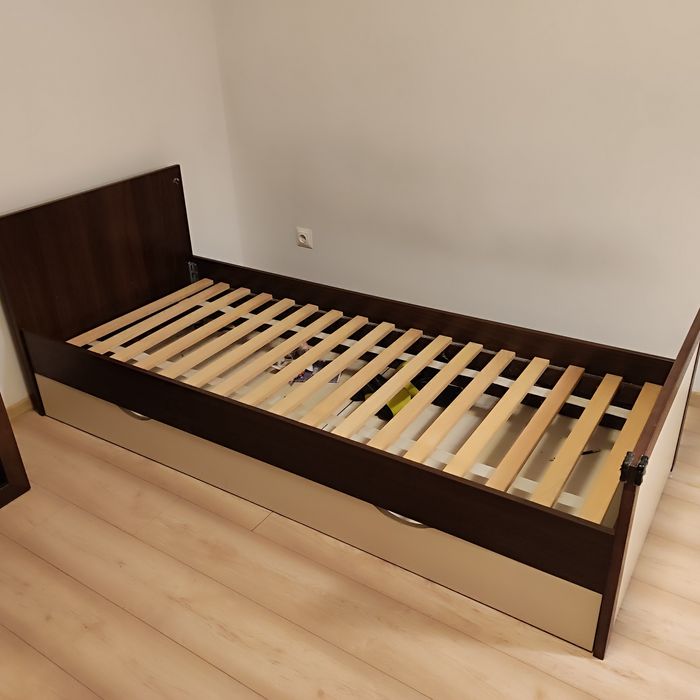 Łóżko z pojemnikiem na pościel + materac. 80x200