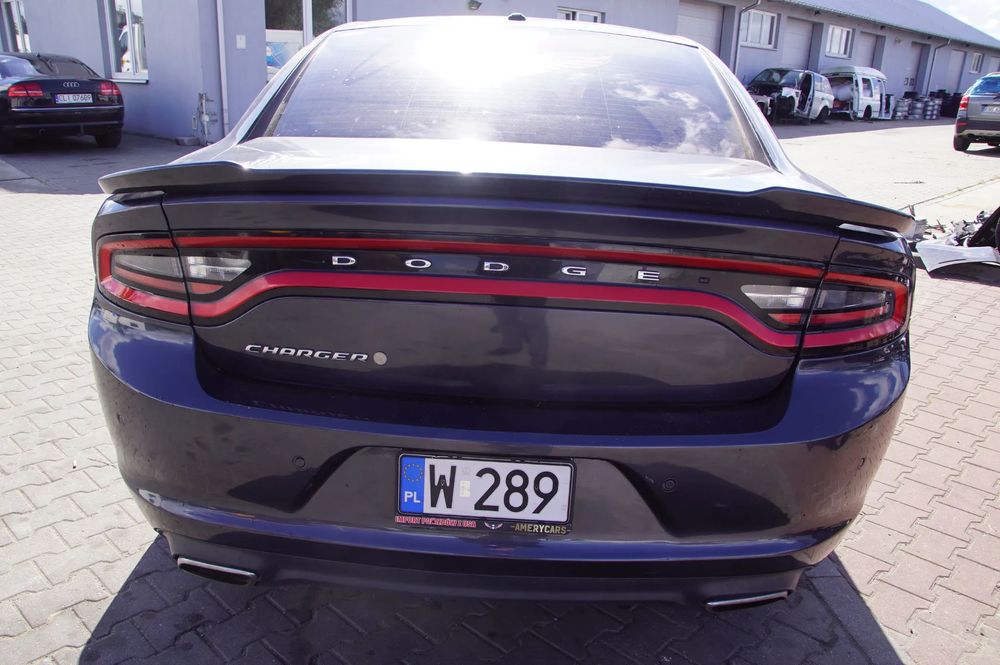 Auto na części 692106889 Dodge Charger 3.6 2016 drzwi klapa lampa zderzak skrzynia silnik ćwiartka amortyzator dyfer