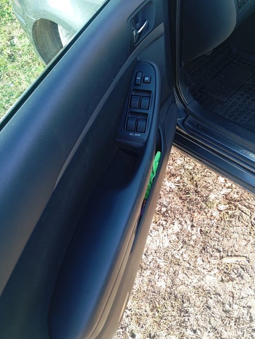 Тойота авенсіс універсал