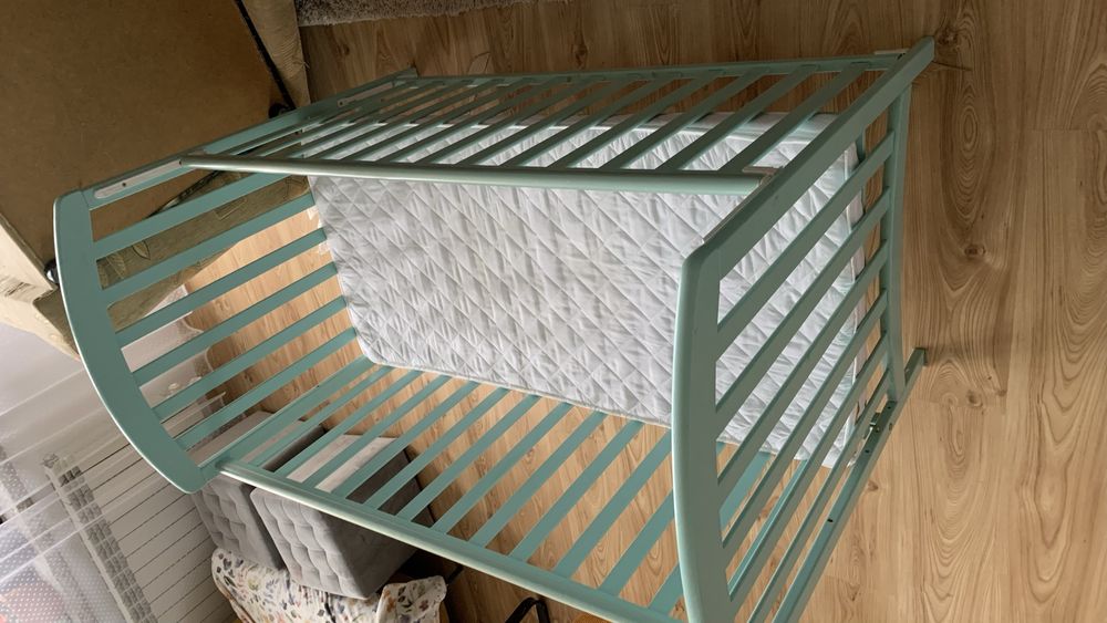 Łóżeczko dziecięce Drewex Adel miętowe z opuszczanym bokiem