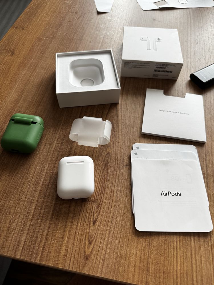 Oryginalne Apple AirPods 2 -  A2031 / MV7N2ZM/A