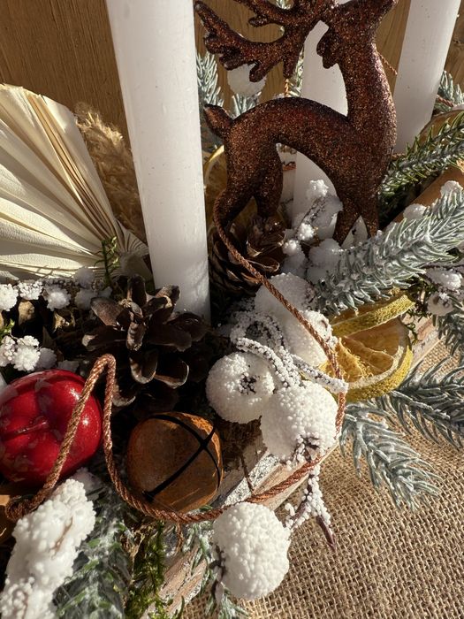 Stroik świąteczny ze świecami
