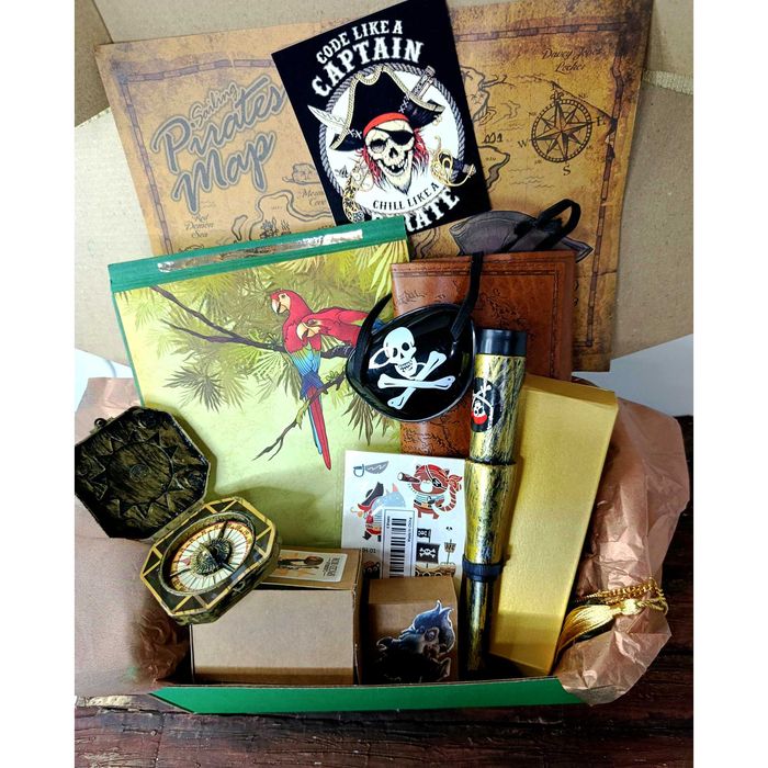 Пригоди в коробці. Піратський бокс новорічний подарунок набір. Пишіть.