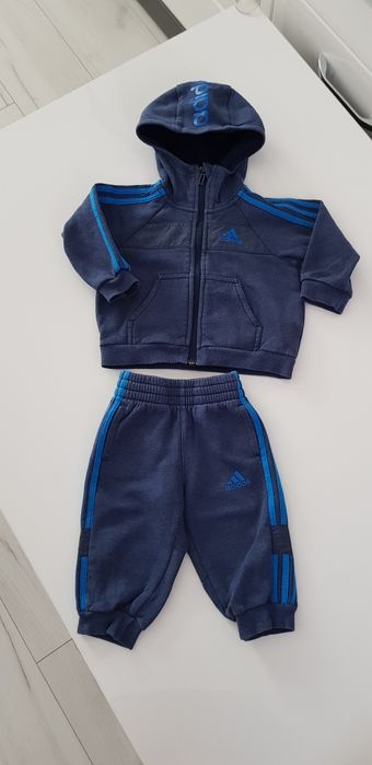Adidas- śliczny dresik dla malucha