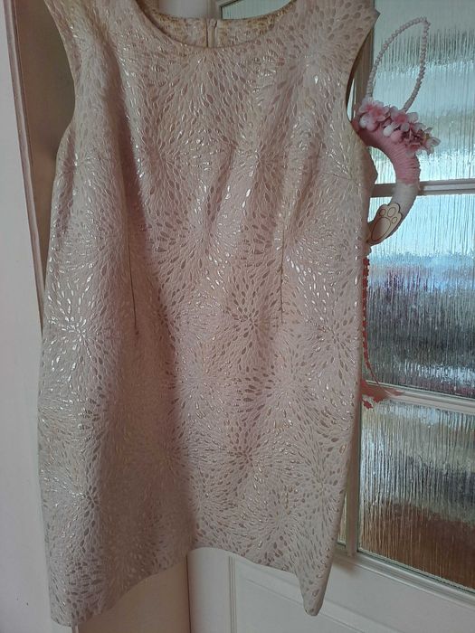 Sukienka ecru-z złotym połyskiem