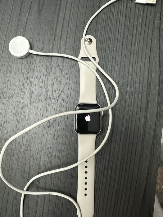 Продаю Apple Watch SE 1