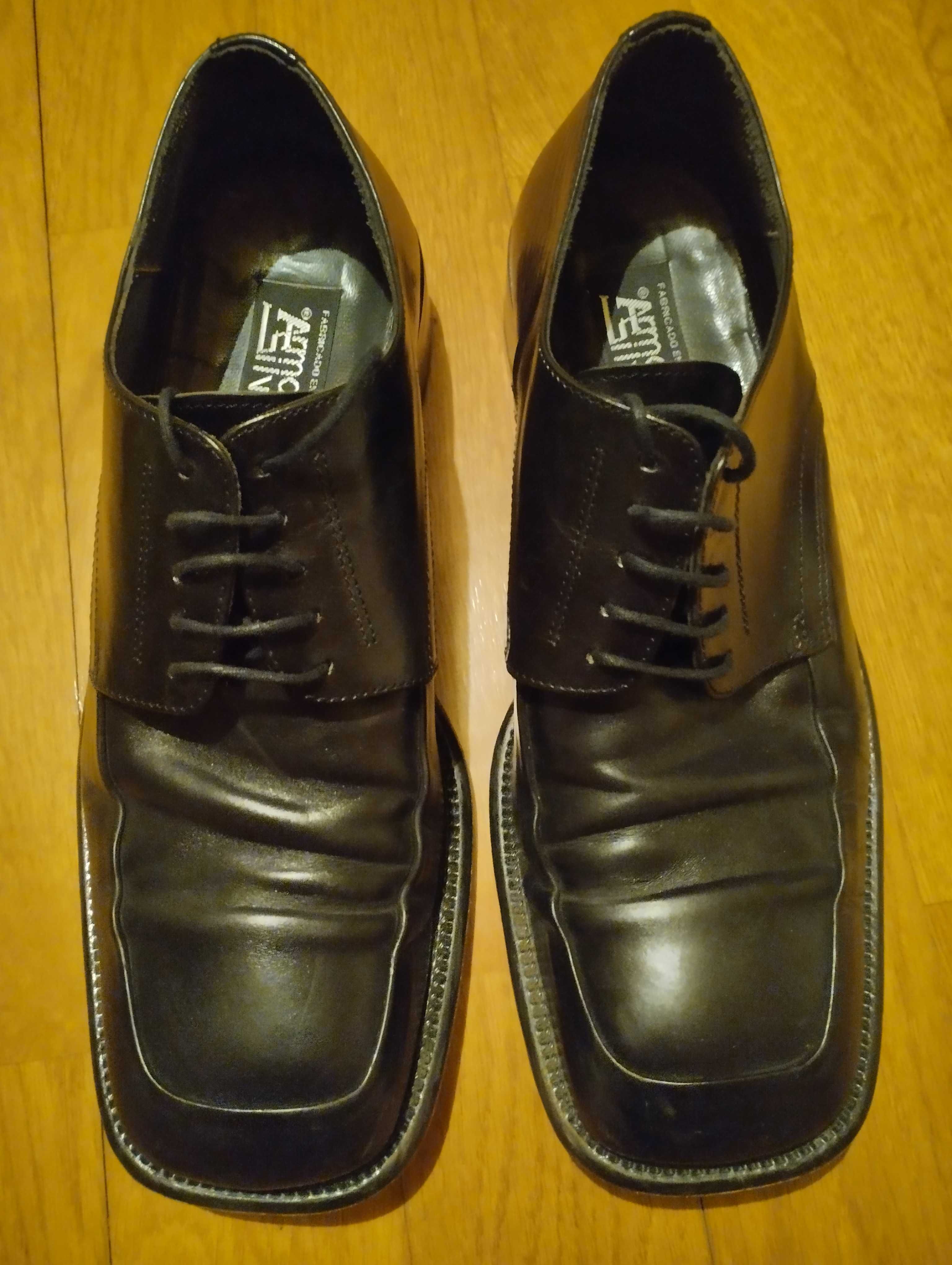 Sapatos pretos de homem Armando Silva
