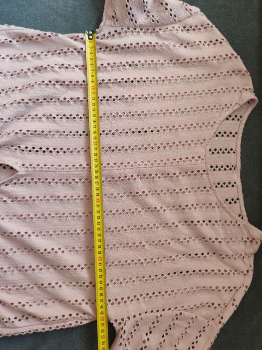 Piękne ażurowa wiązana bluzeczka w kolorze brudnego różu