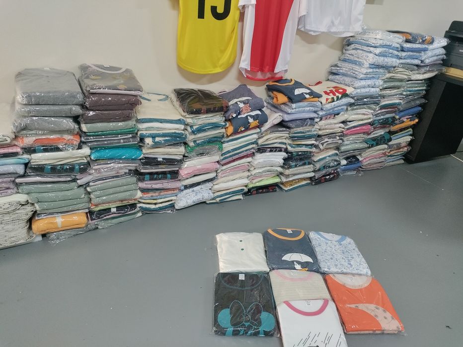 Lote 100 pijamas 400 Euros                      Só para REVENDA